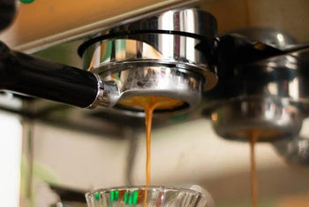 Batch Brew Coffee Ratio: A Practical Guide for Cafés and Home Brewers 2025